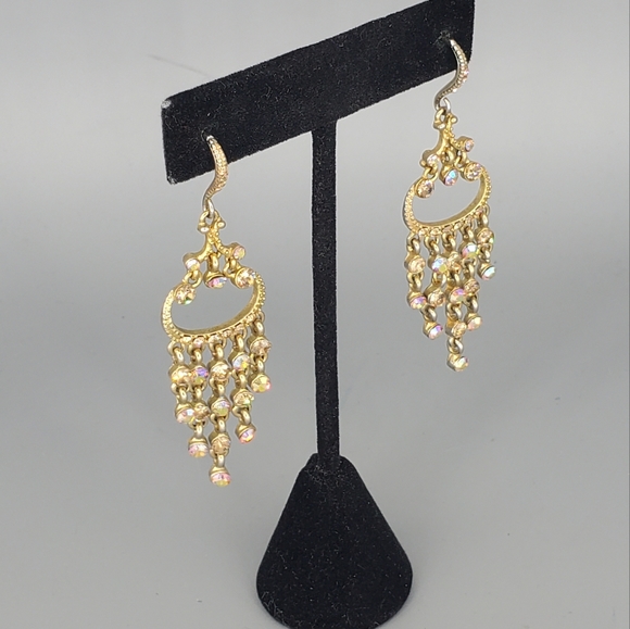 Gray Pyramid Goldtone Bracelet and AB Goldtone Chandelier Earrings Set - Picture 12 of 16